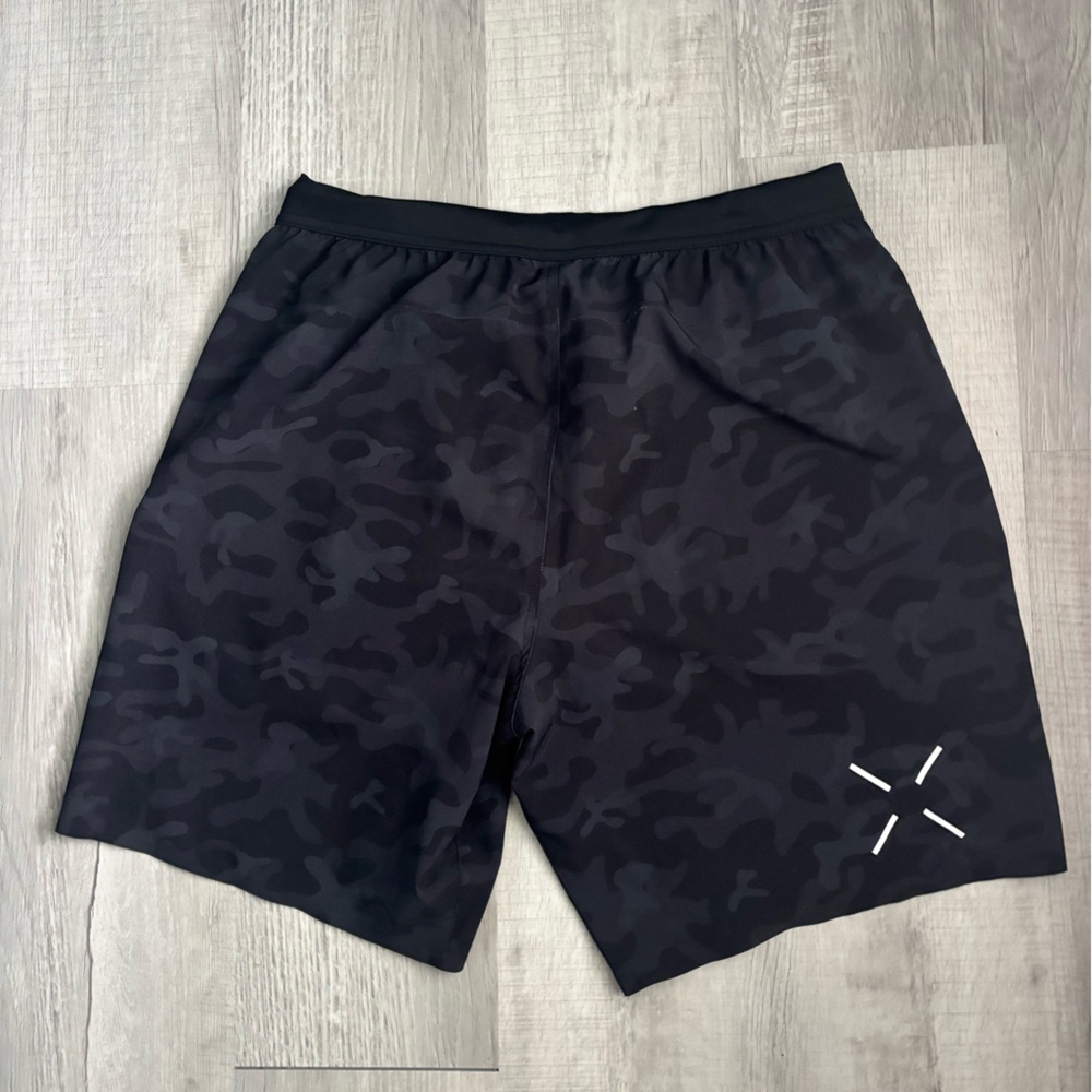 Men’s Ten Thousand Interval short size Large 9” inseam